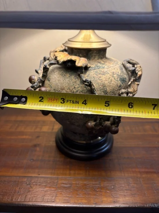 A Rare Find Vintage Table Lamp Featuring A Base With Grape And Vine Details - Picture 12 of 13